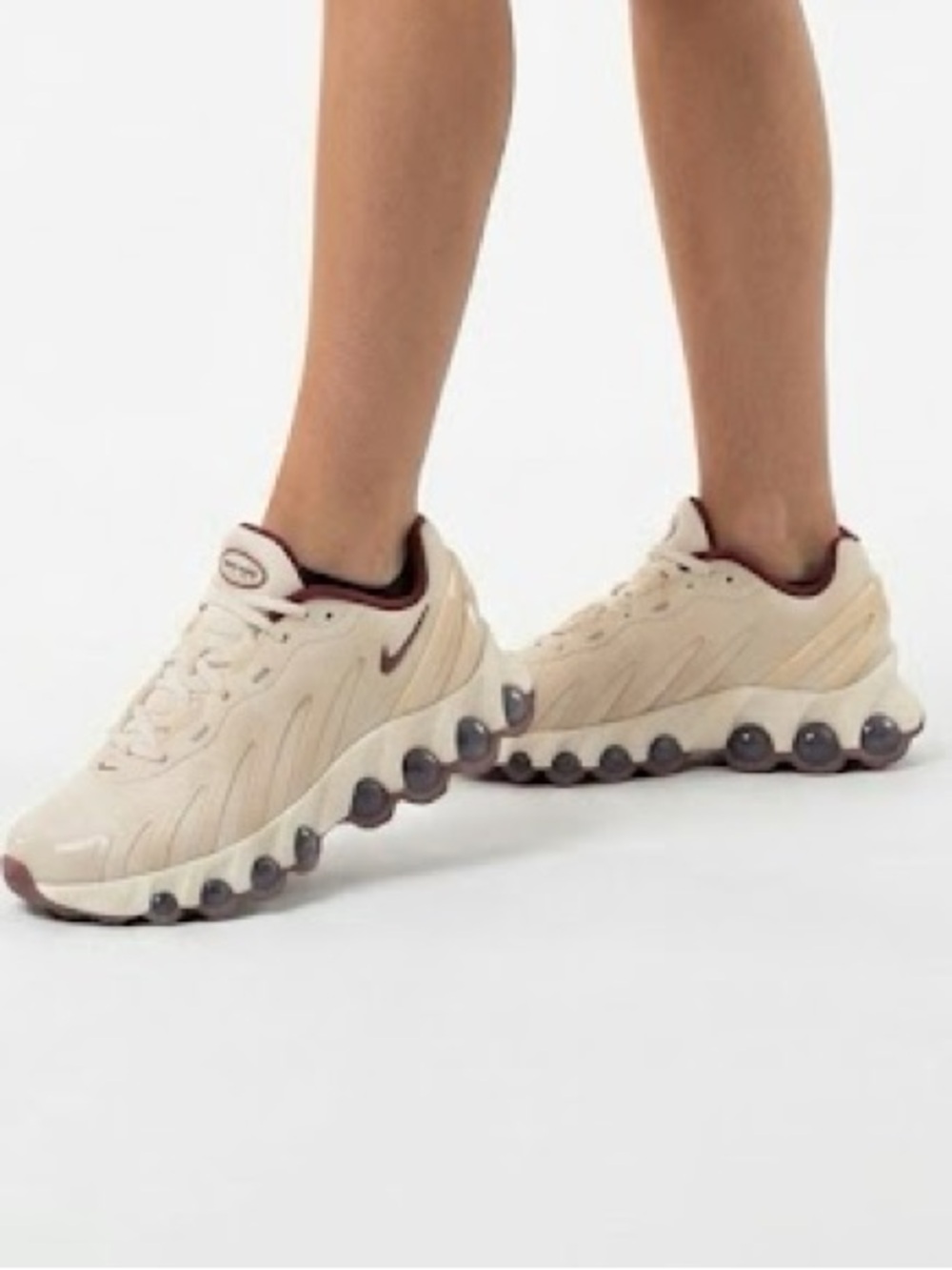Nike Air Max DN8 Running Sneakers women’s 7.5
